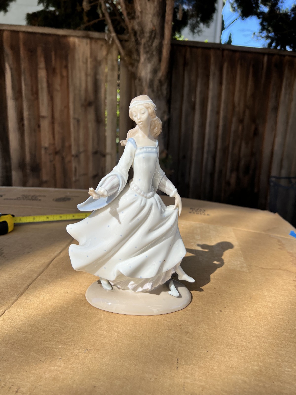 Vintage Elegant Lladro Porcelain Figurine 4828 LOST SLIPPER CINDERELLA 9.75
