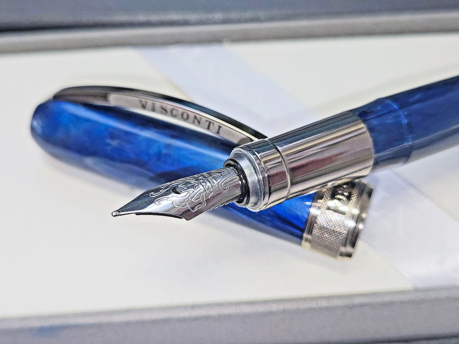 Visconti Rembrandt BLUE FOG Fountain Pen - Broad Nib, Box, Papers, Converter