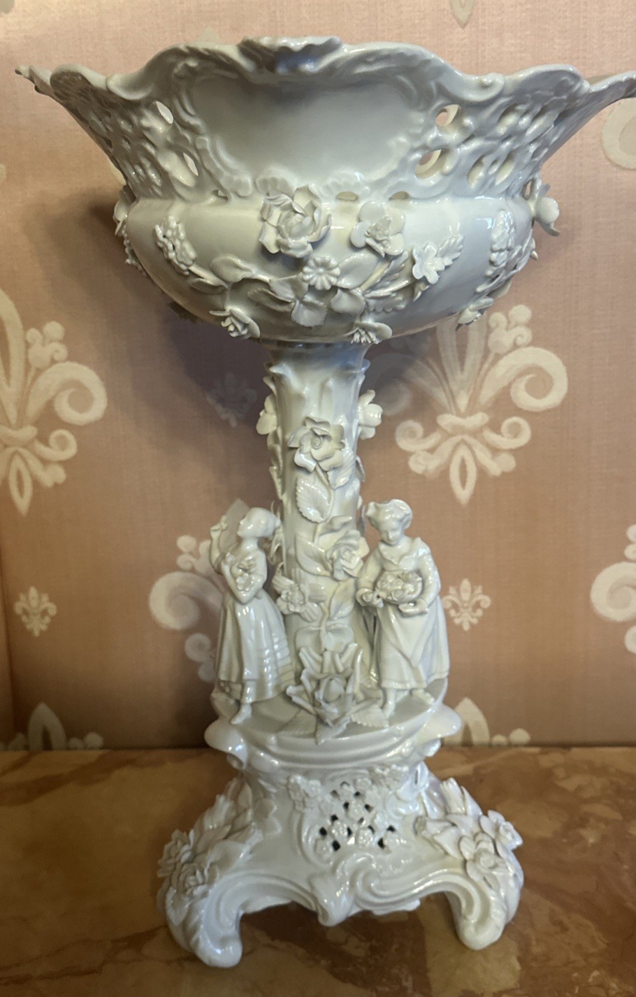 Rudolstadt Volkstedt germany  Figural Compote Centerpiece ( Von Schierholz