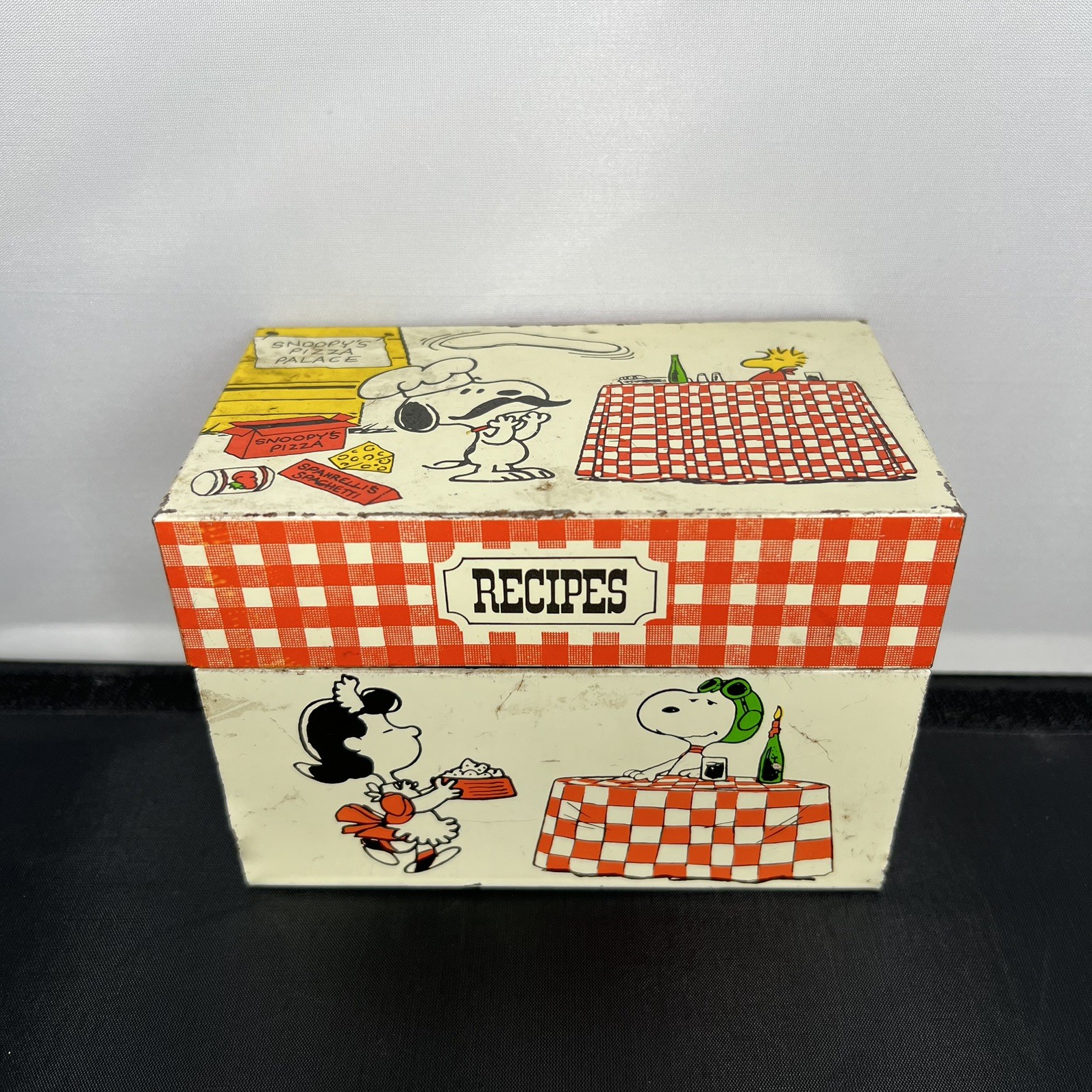 VINTAGE 1965 CHARLIE BROWN HALLMARK RECIPE BOX SNOOPY\'S PIZZA PALACE PEANUTS