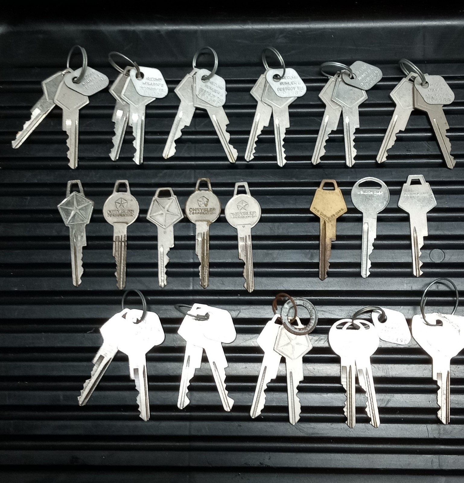🔥🔥🔥 Vintage Oem Chrysler Keys With Original Code Tags 🔥🔥🔥