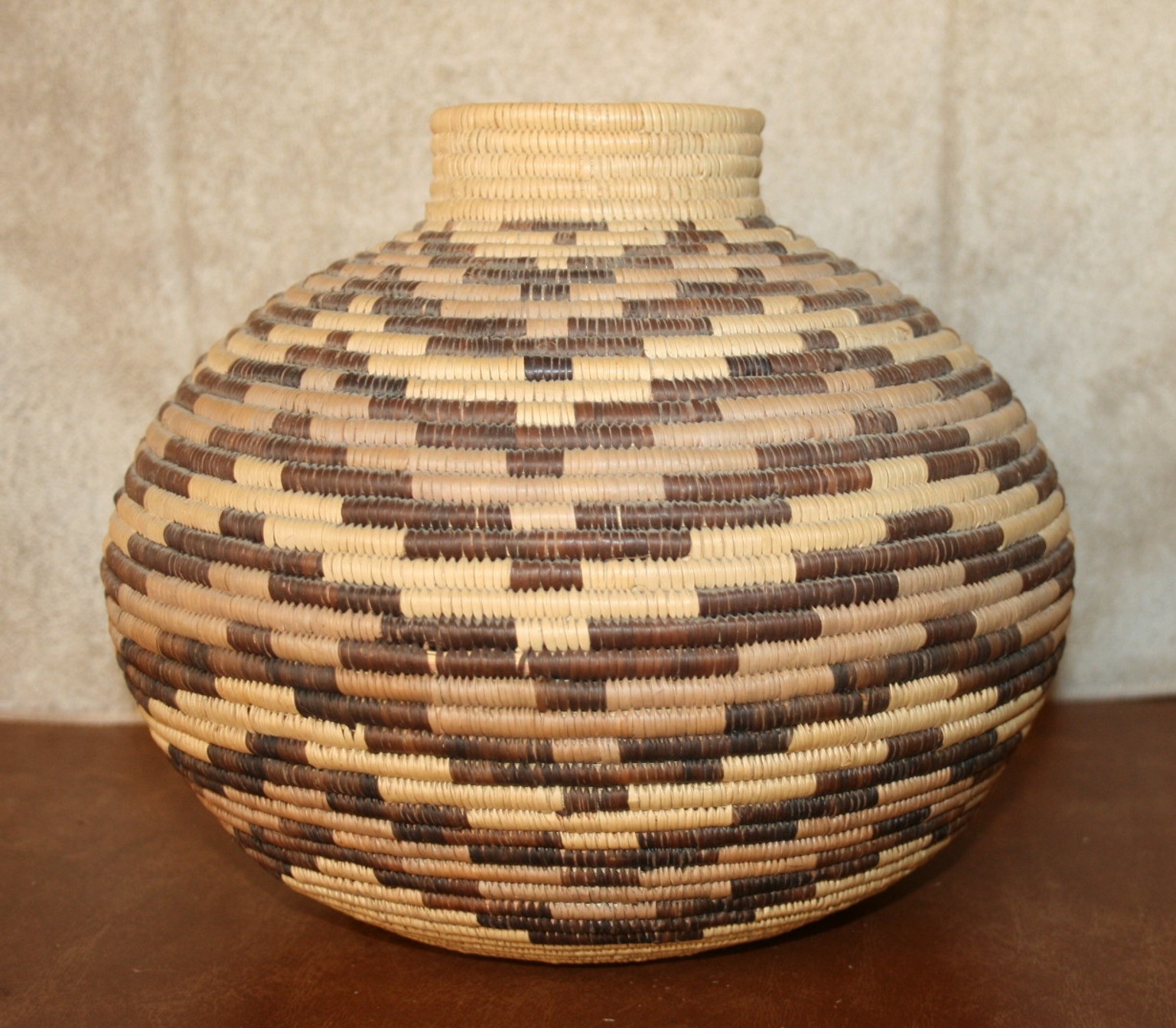 Large Zulu Basket w/ Lid – Handwoven Ilala Palm – Bold Geometric Pattern Large Zulu Basket w/ Lid – Handwoven Ilala Palm – Bold Geometric Pattern