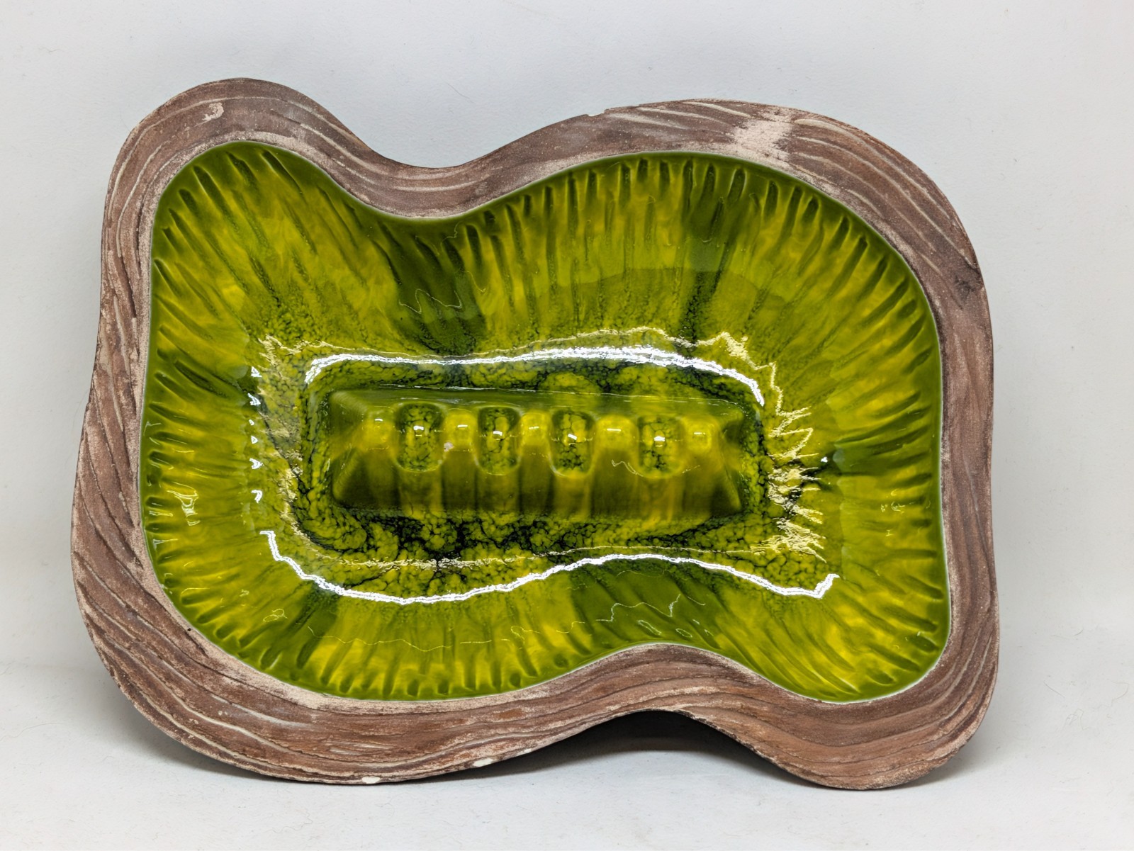 Vintage MCM Atomic Boomerang Ceramic Ashtray Green Glaze Faux Wood Grain 10in