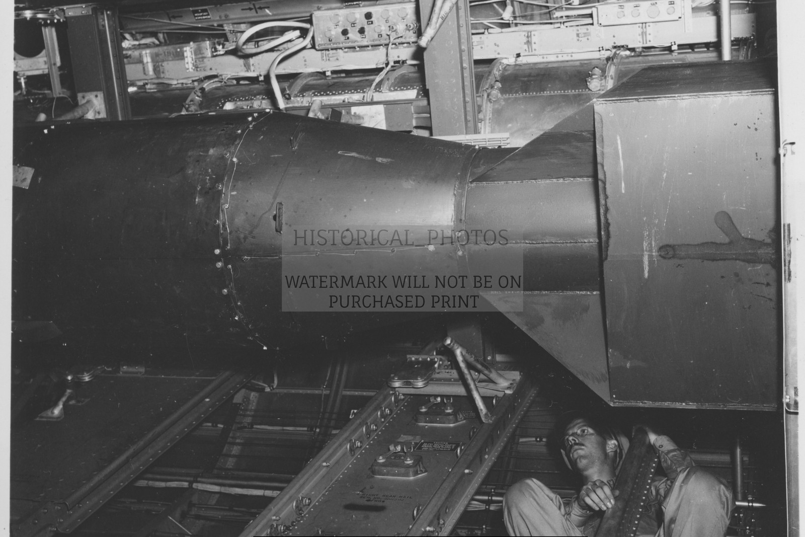 ENOLA GAY BOMB BAY LITTLE BOY ATOM BOMB WWII 1945 4X6 POSTCARD PHOTO