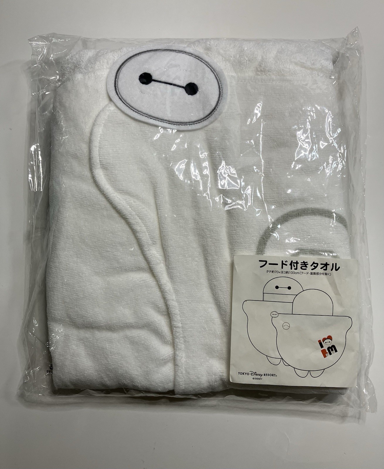 New Disney Baymax Hooded Towel Tokyo Disney Resort Approx 27in x 39in  Sealed 