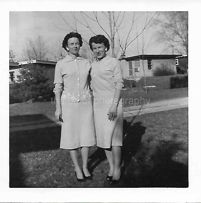Vintage FOUND PHOTOGRAPH bw AMERICAN WOMEN Original Snapshot 14 20 N