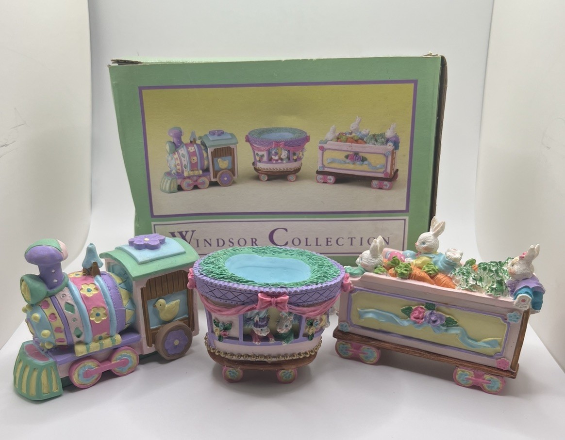 VTG Windsor Collection 3 Piece Resin Easter Bunny Train Decoration New in Box 