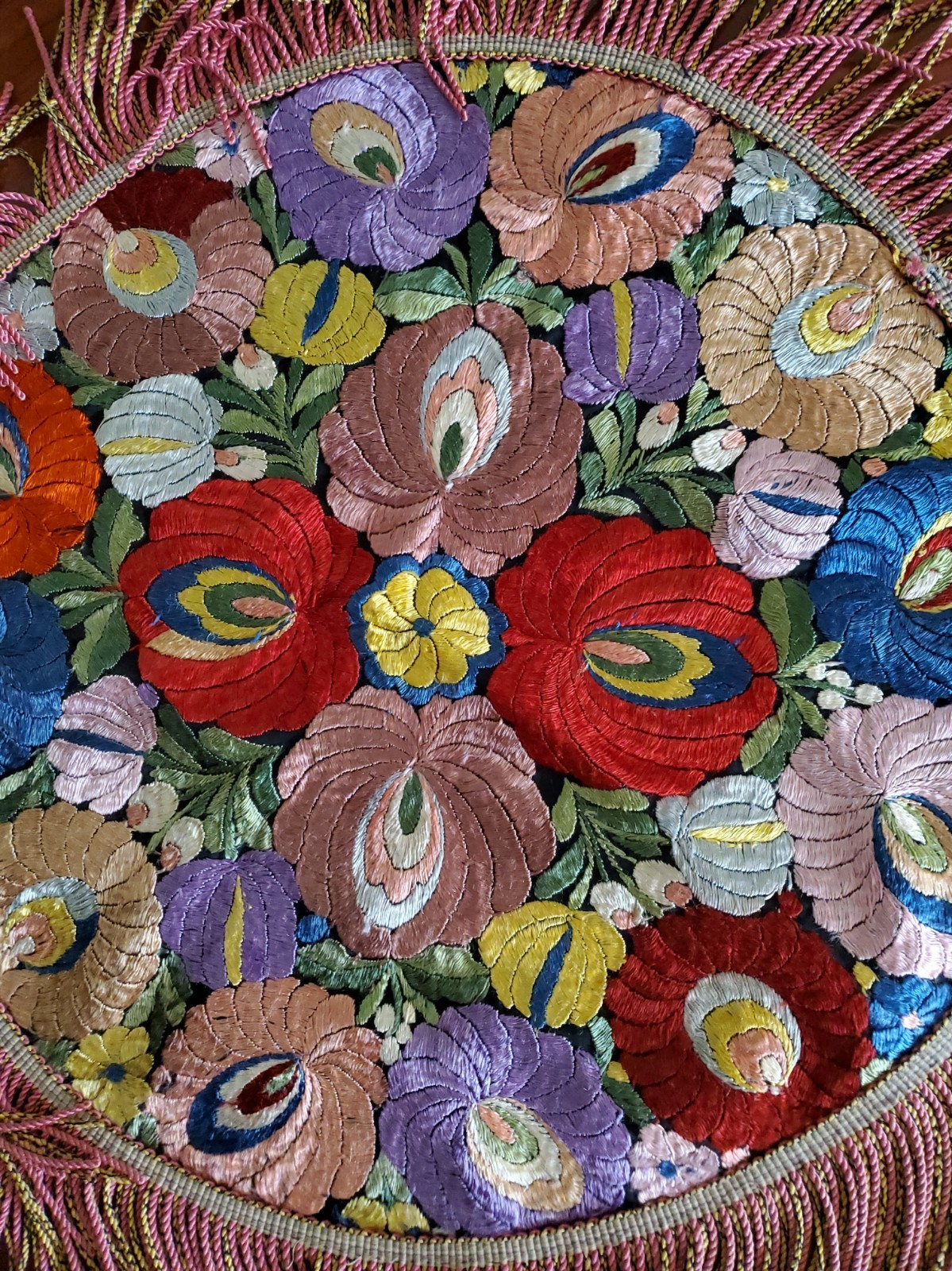 Vtg Table Topper Doily 23\