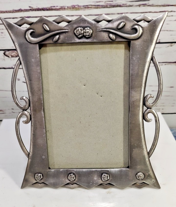 Vintage Ornate Style Silver Toned Pewter Picture Frame with Rose Border 3x5 Vintage Ornate Style Silver Toned Pewter Picture Frame with Rose Border 3x5