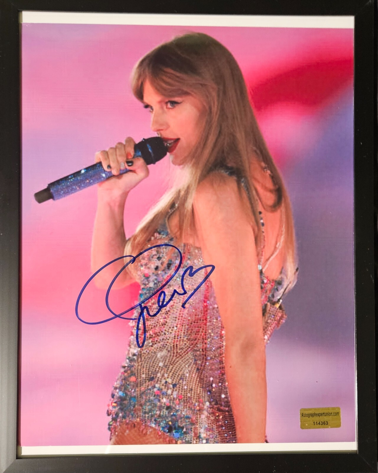 Authentic Taylor Swift Autograph 8x10 photo