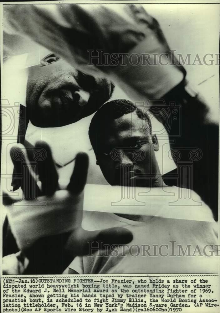 1970 Press Photo Joe Frazier Gets Hands Taped by Yancy Durham for Practice