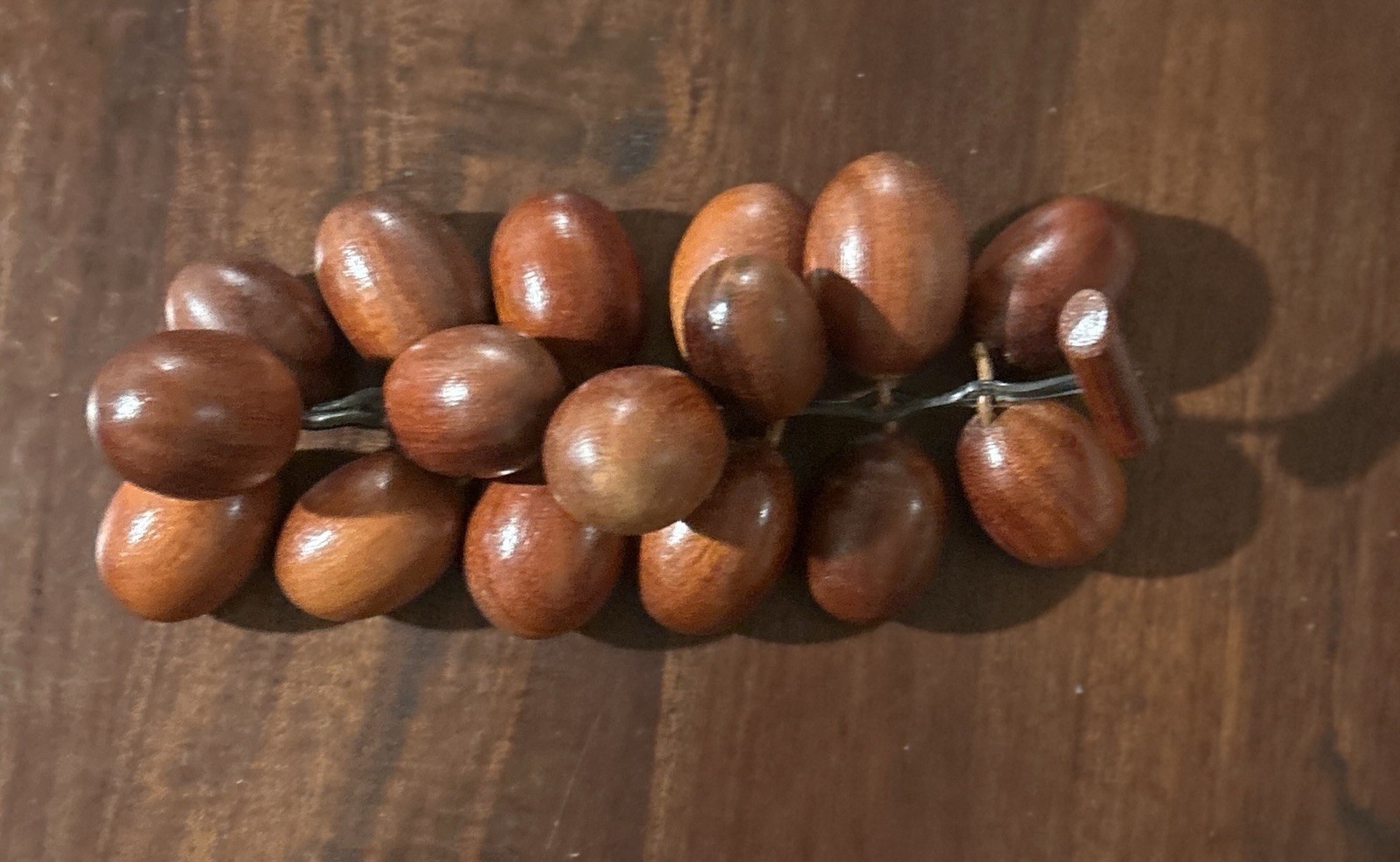 VTG MCM Hand Carved Natural Bunch w Flexible Plastic Spine WOOD GRAPES
