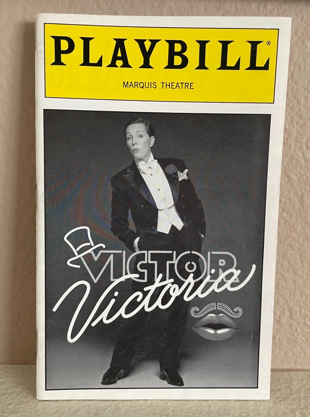 JULIE ANDREWS AUTOGRAPHED “VICTOR/VICTORIA”  1996 Playbill (E) w/COA