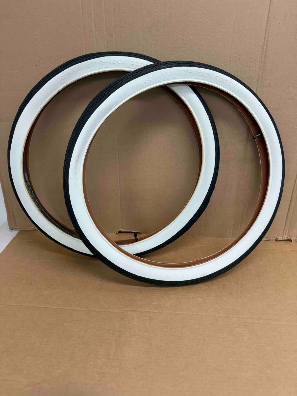 Schwinn Approved Phantom 26x2.125 Typhoon Cord Bicycle Whitewall Tires & Tubes