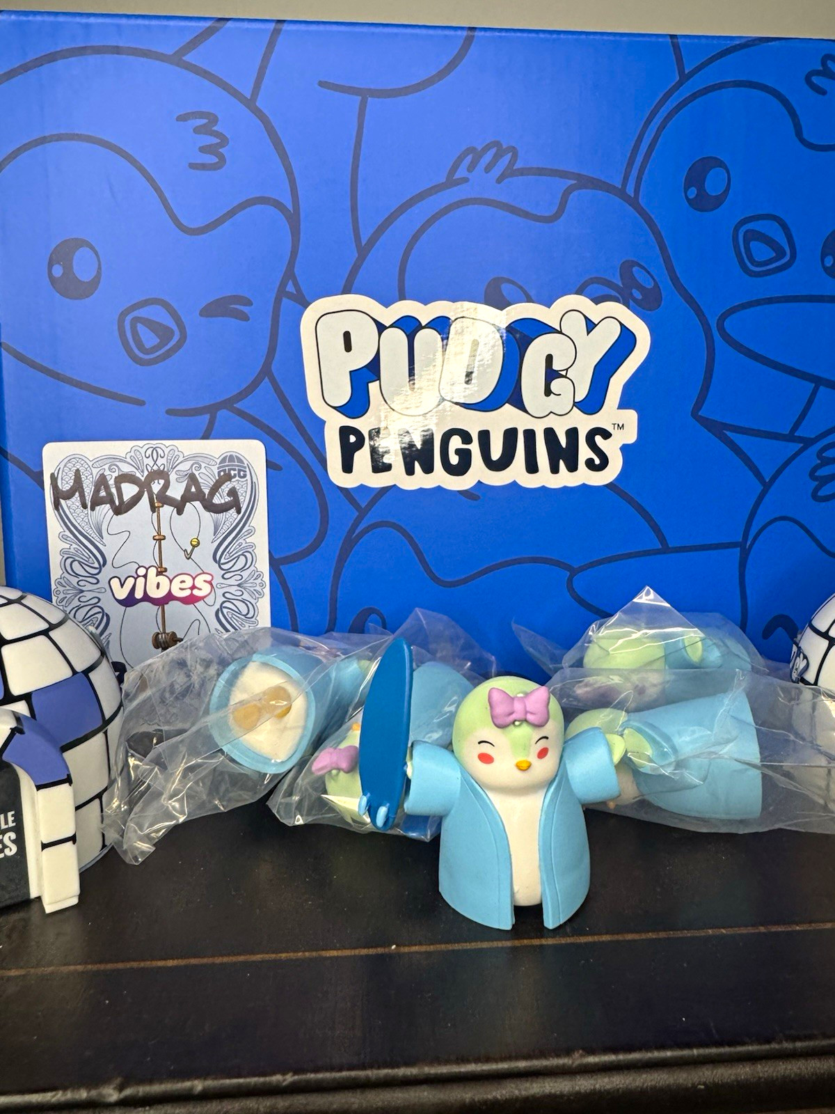 Pudgy Penguins Series 2 Mini Figure Blue Robe Surfboard w/ Igloo Case New Pudgy Penguins Series 2 Mini Figure Blue Robe Surfboard w/ Igloo Case New