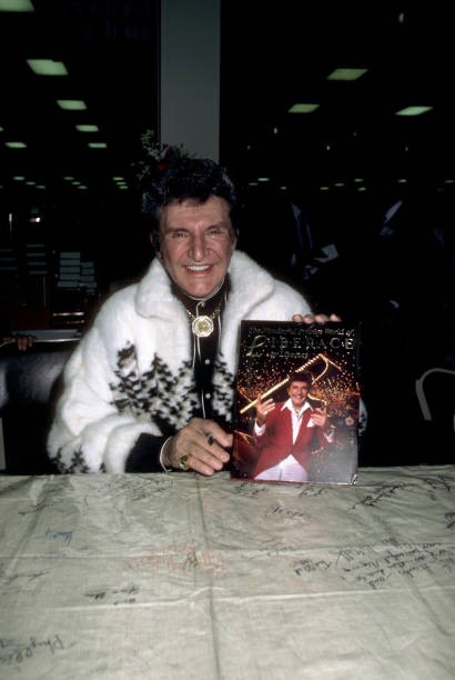 Liberace at Liberace Book Autographing - October 6 1986 at Caldor\'- Old Photo 6