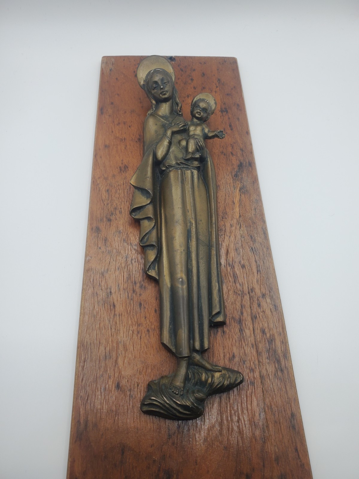 VINTAGE  MADONNA AND CHILD JESUS WALL HANGING PLAQUE - PLASTIC/PVC/RUBBER