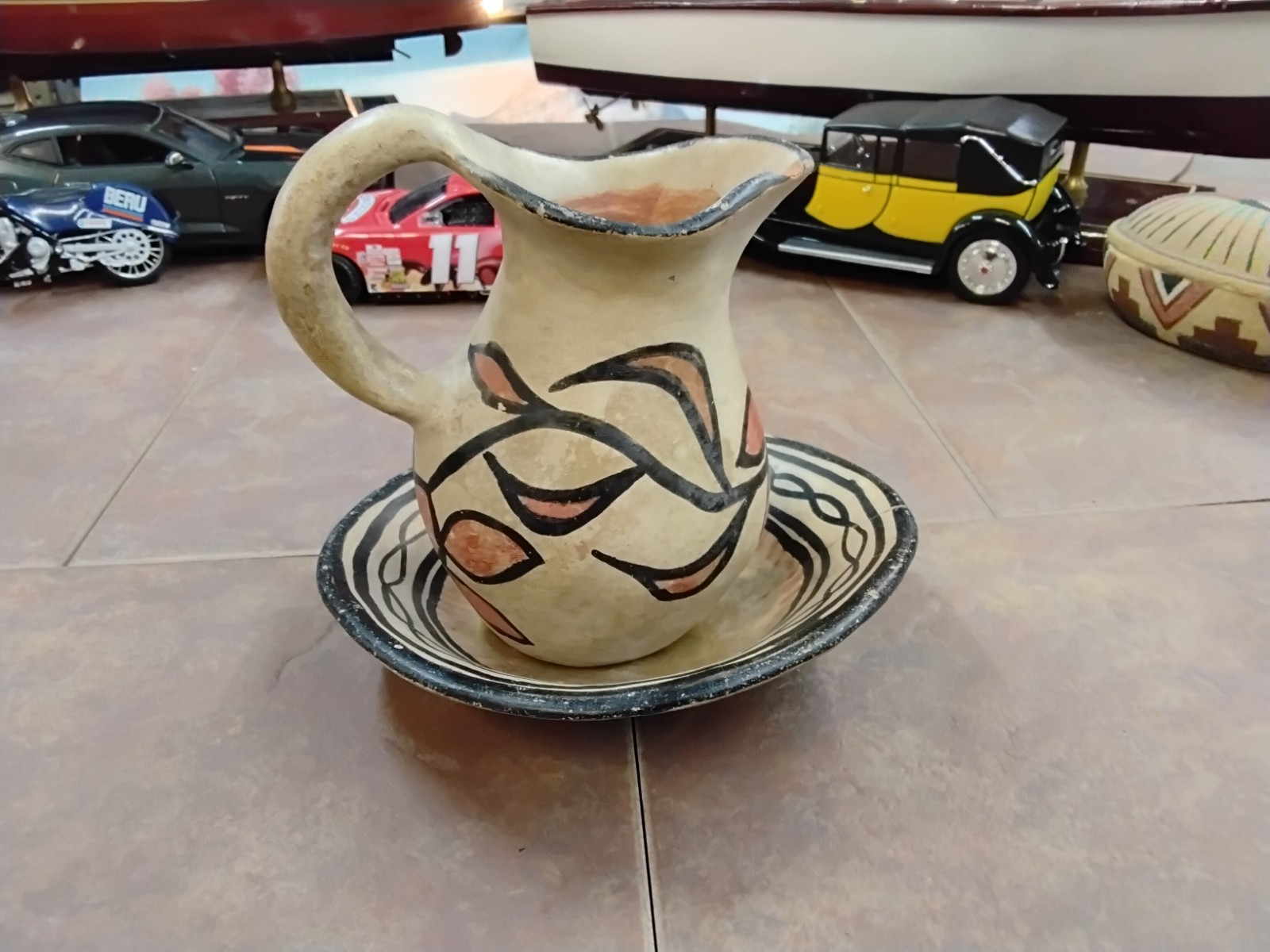 Vintage Santo Domingo Pueblo Native American Floral Pottery Vase NICE