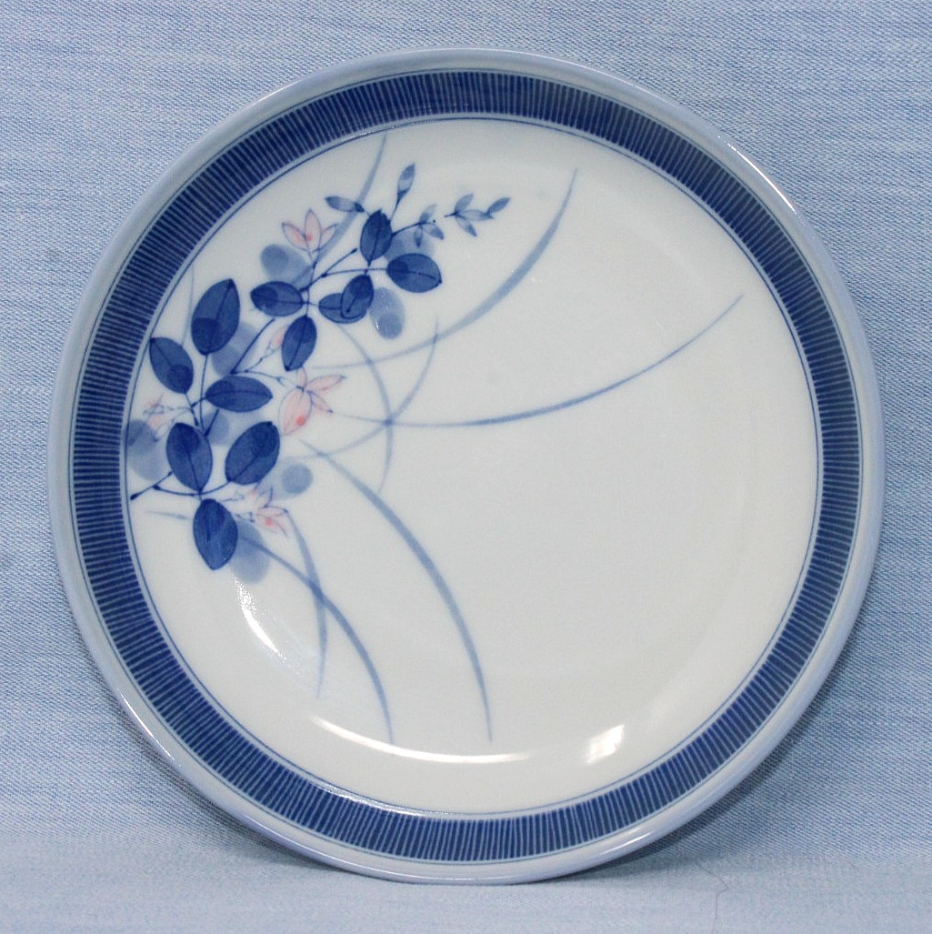 LOVELY Japanese Porcelain Bowl, Blue Leaves Pink Flowers Arita Ware? 6.5