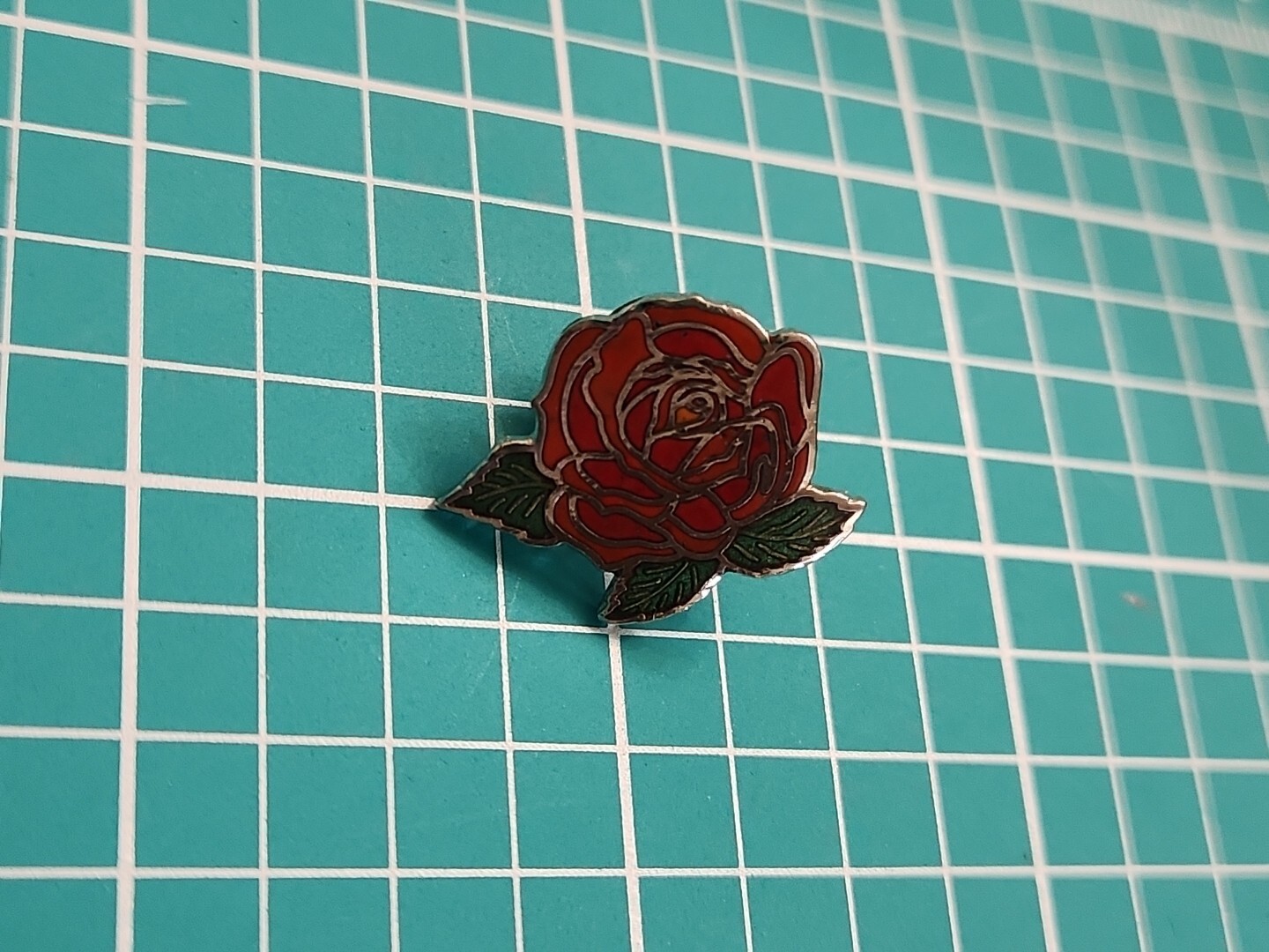 Vtg 🌹 Red Rose Silver Tone Lapel Pin Vtg 🌹 Red Rose Silver Tone Lapel Pin
