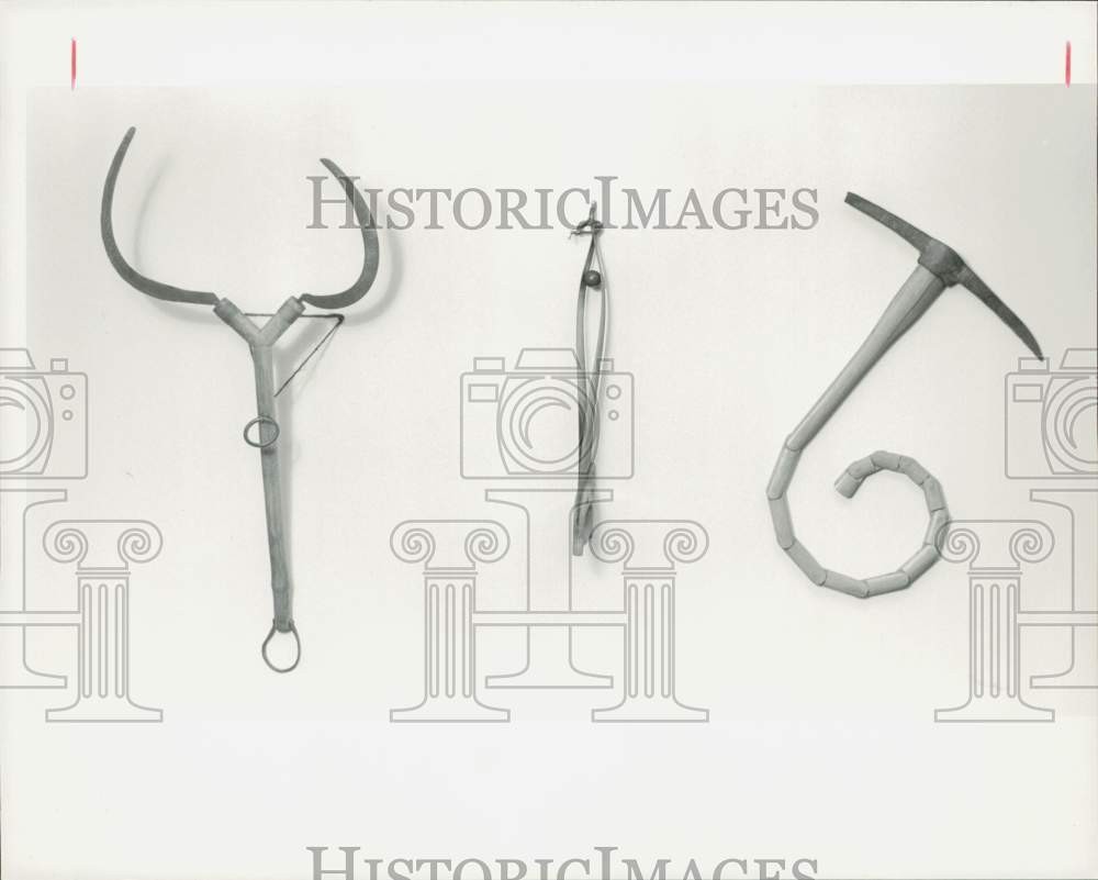 1991 Press Photo Ken Gray's Series of Zodiac Signs Created from Farm Tools 1991 Press Photo Ken Gray's Series of Zodiac Signs Created from Farm Tools