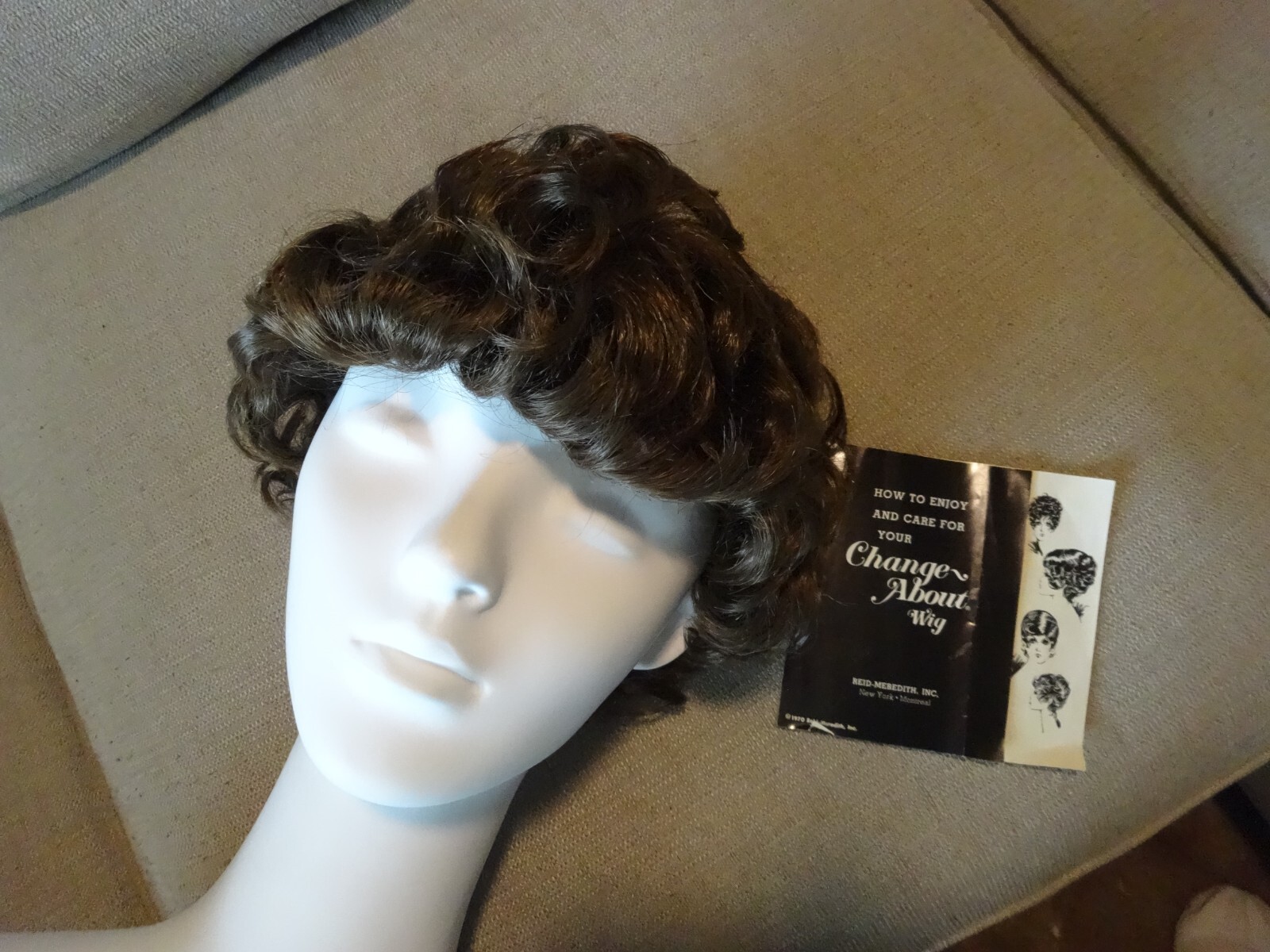 Vintage 70s TWIGGY Change - About WIG by Reid Meredith Many Styles Instructions