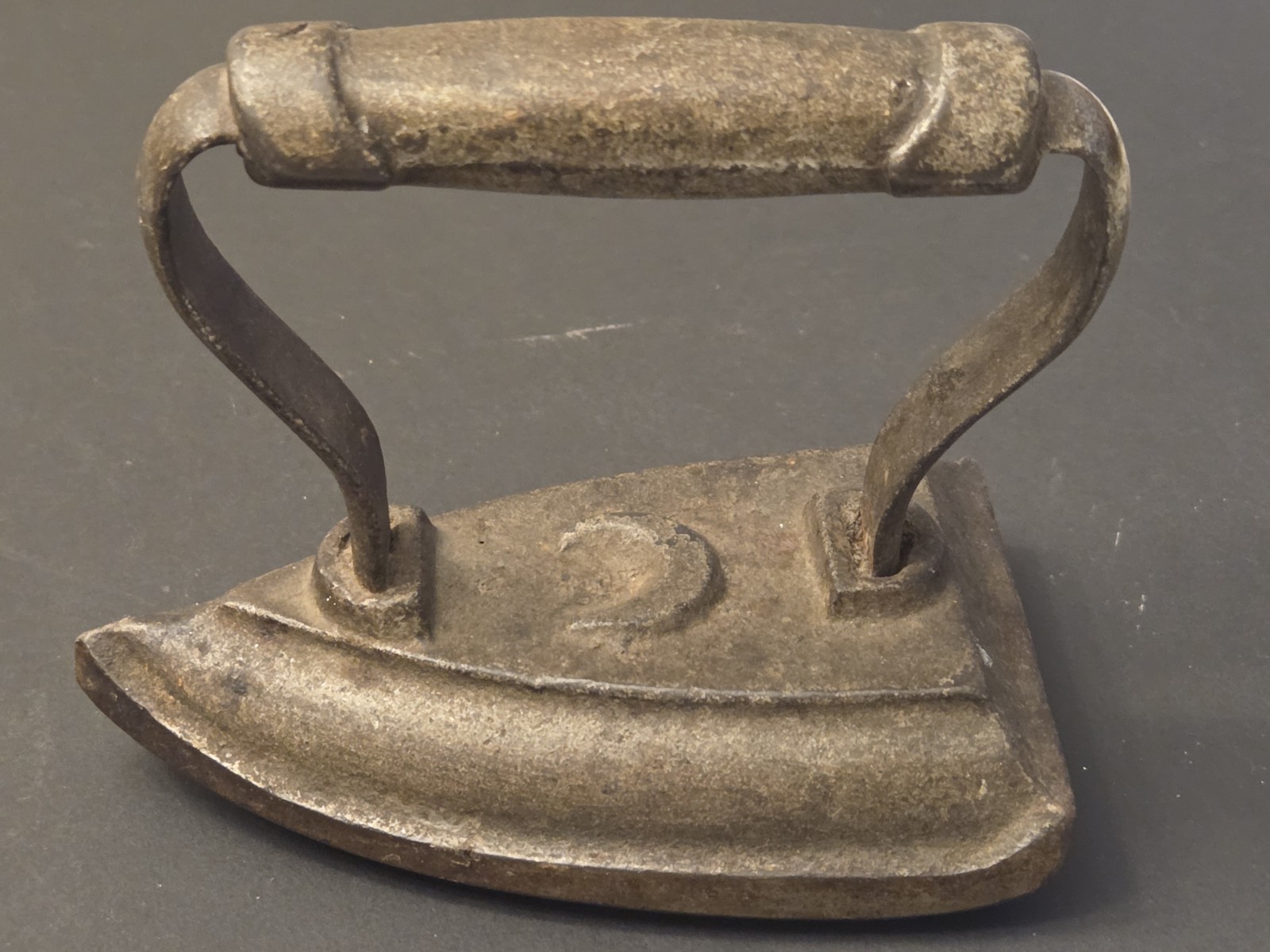 Antique Cresent Moon sad iron, upward nose, late 19th/early 20th cent. Antique Cresent Moon sad iron, upward nose, late 19th/early 20th cent.