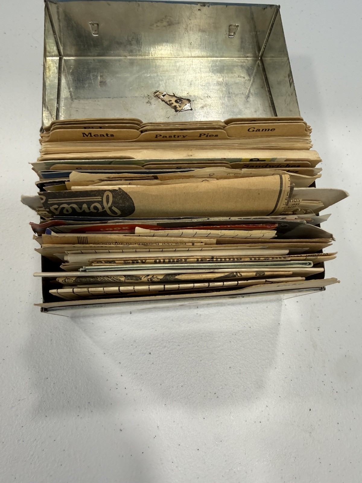 Vintage recipe box, FULL of treasured recipes. Handwritten and clipped. 
