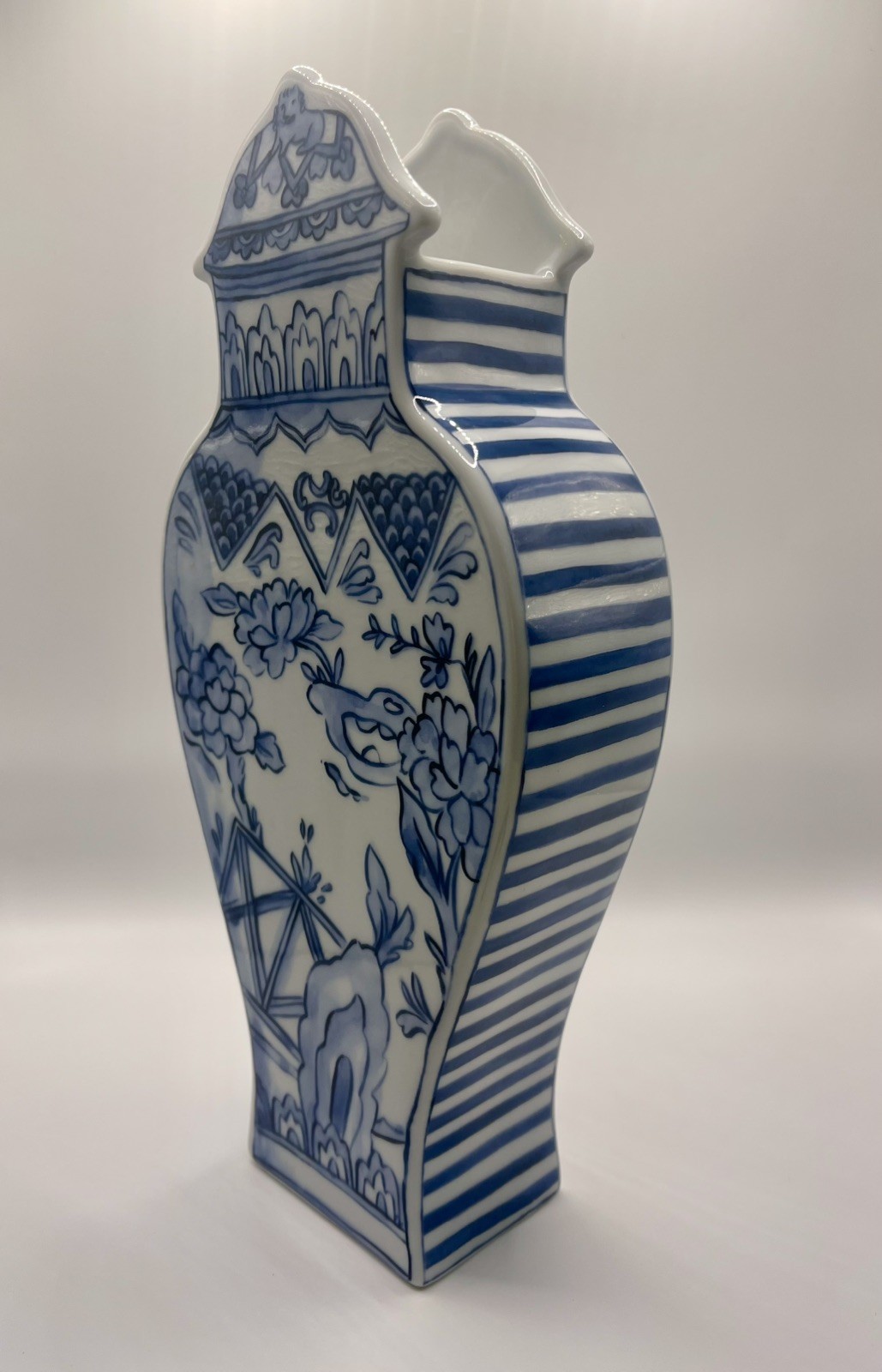 Molly Hatch Twig New York Well Versed Chinoiserie Blue White Vase Flat Side Rare Molly Hatch Twig New York Well Versed Chinoiserie Blue White Vase Flat Side Rare