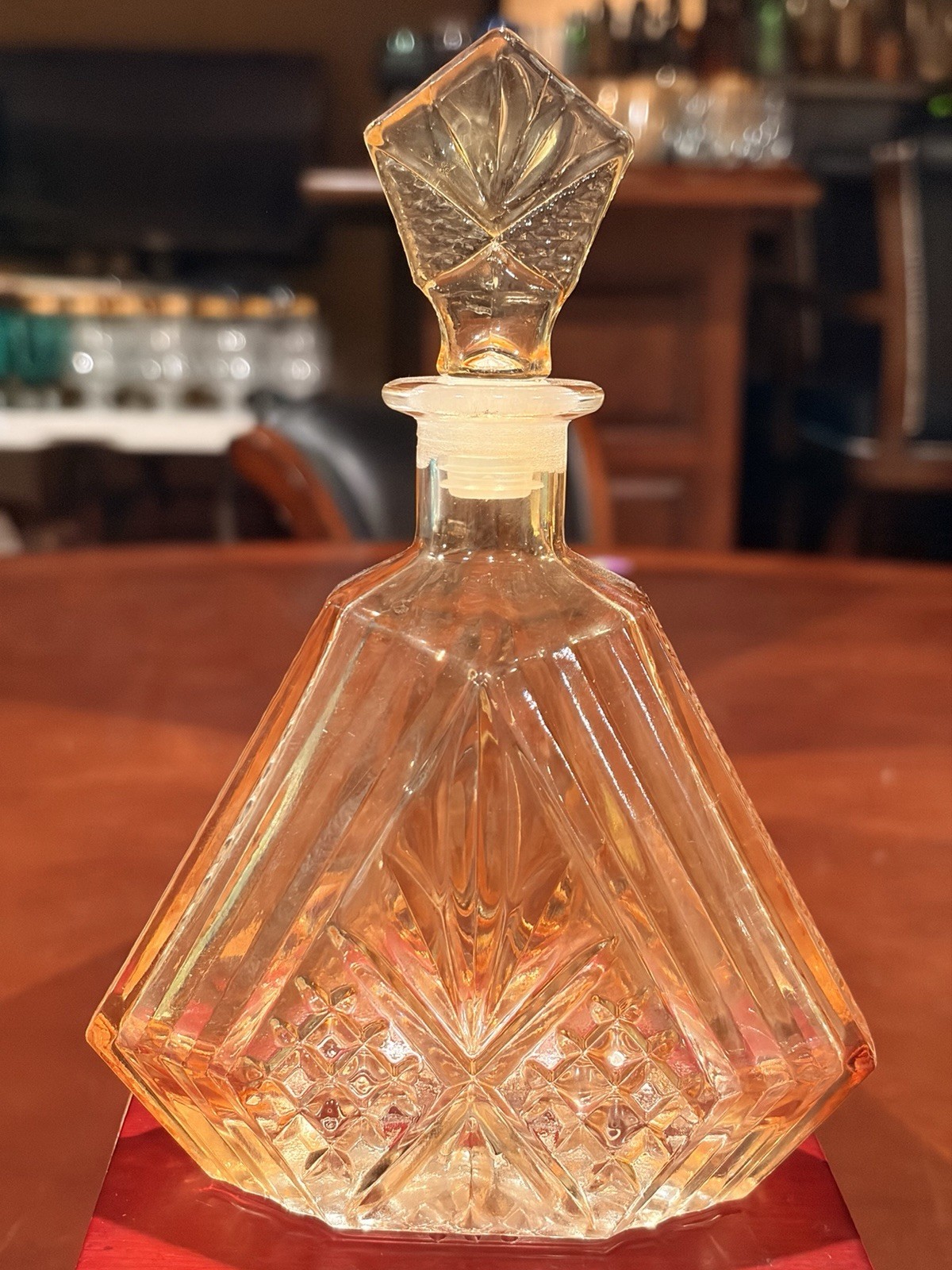 Godinger Dublin Amber Crystal Triangular Whiskey Decanter & Chevron Stopper 7.5”