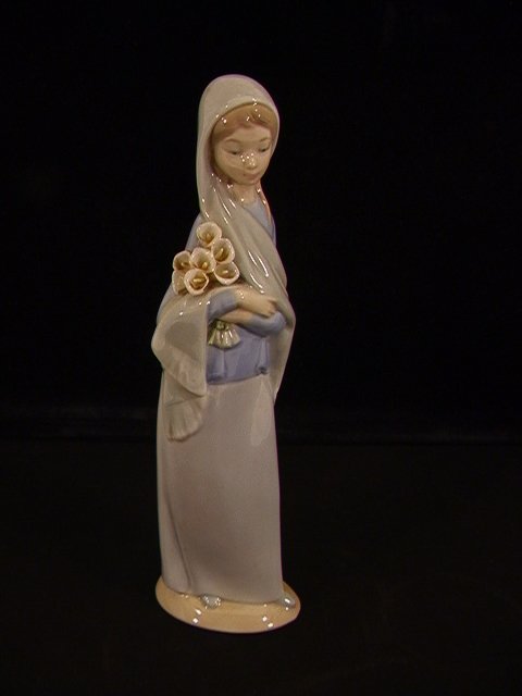 LLADRO  4650  01014650 GIRL WITH FLOWERS 