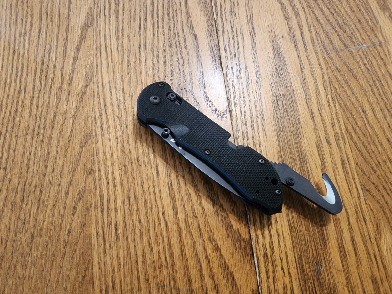Benchmade 916SBK Triage AXIS Lock Serrated Drop Point G-10 Rescue Hook Black