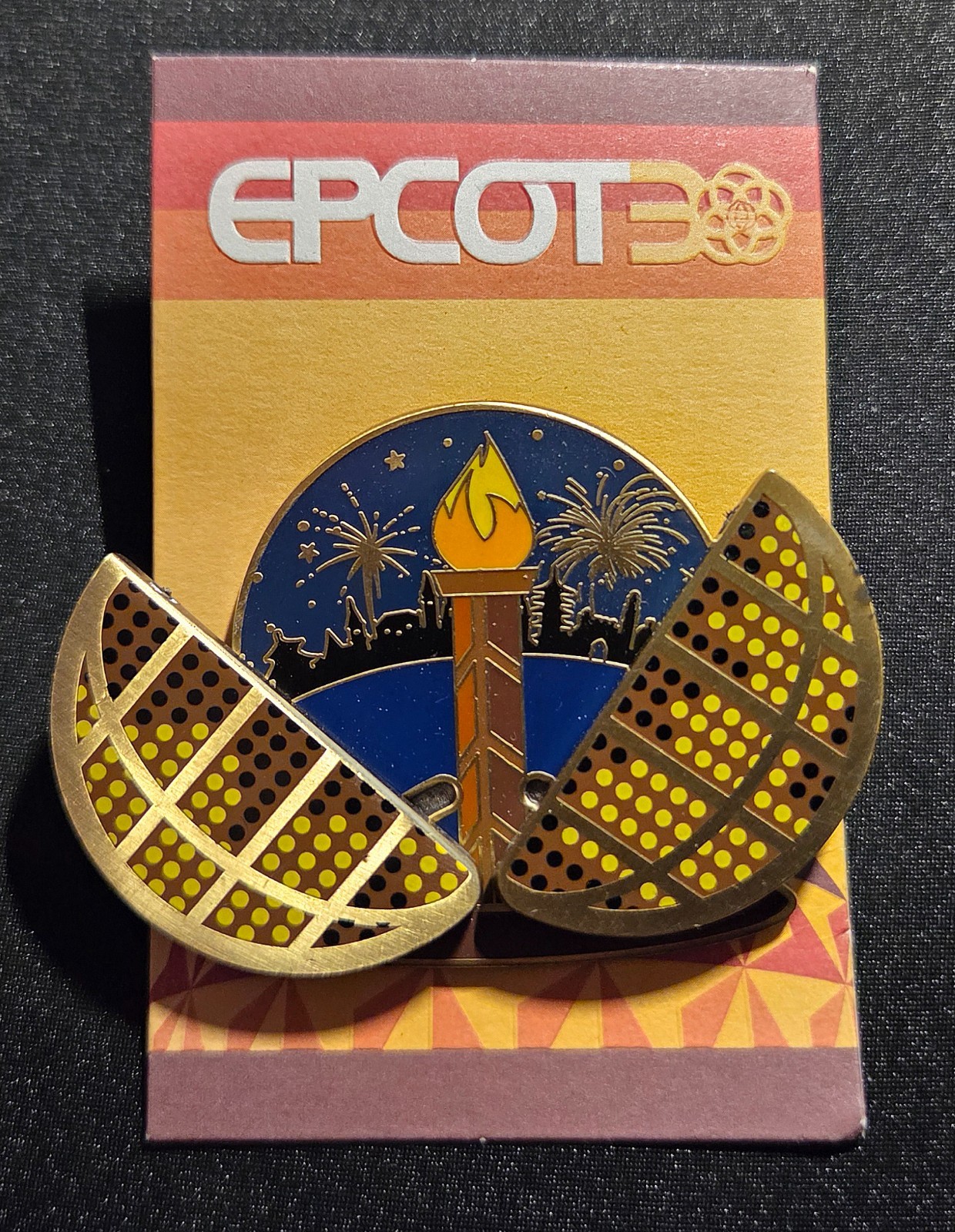 DISNEY Pin Epcot 30th Illuminations Reflections of Earth Reveal Conceal 2013 LR DISNEY Pin Epcot 30th Illuminations Reflections of Earth Reveal Conceal 2013 LR