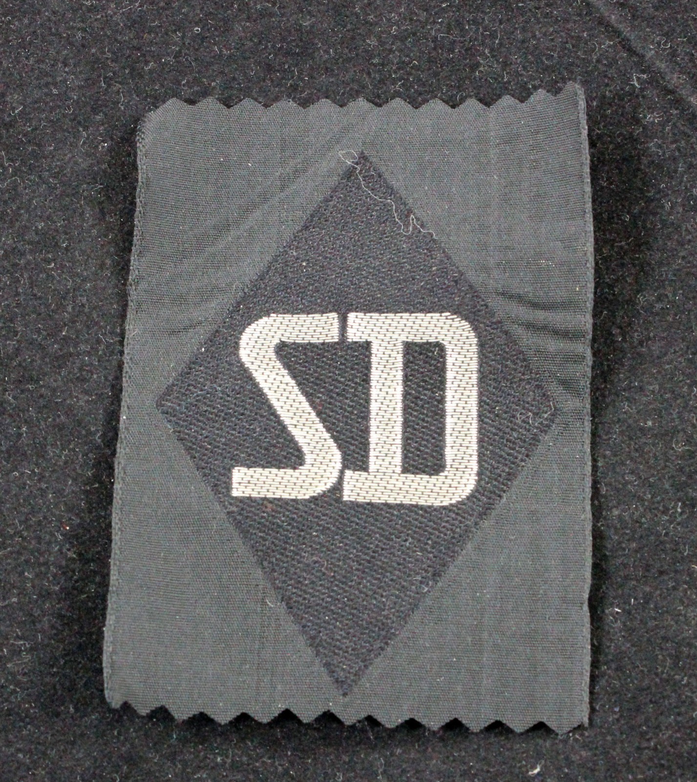 German WWII SD Sleeve Diamond – Silver Bullion on Black – Excellent German WWII SD Sleeve Diamond – Silver Bullion on Black – Excellent