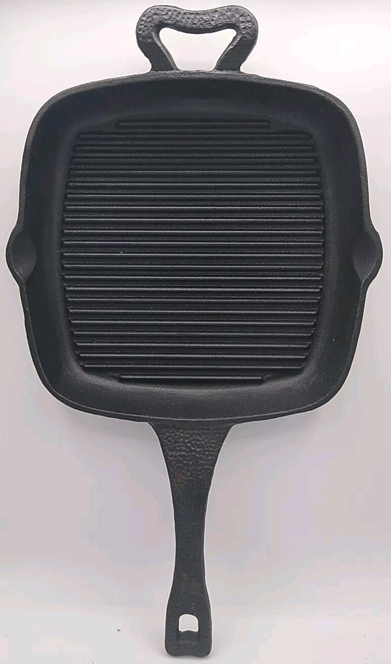 NEW PAULA DEEN CAST IRON SQUARE SKILLET 11'' HAMMERED FINISH DOUBLE POUR SPOUTS NEW PAULA DEEN CAST IRON SQUARE SKILLET 11'' HAMMERED FINISH DOUBLE POUR SPOUTS