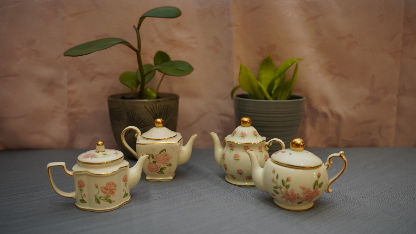 4 pc. Pink Floral Design with Gold leaf trim Ceramic Teapot
