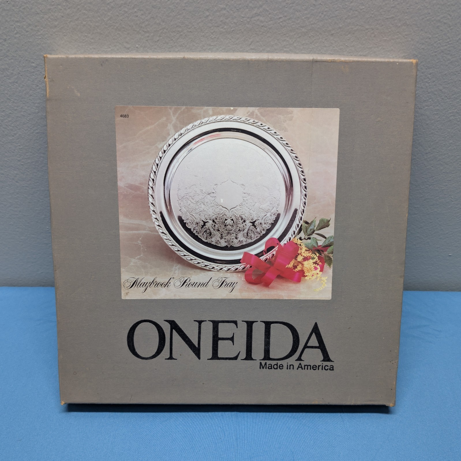 Vintage Oneida Silverplate Round 10” Serving Tray - Maybrook