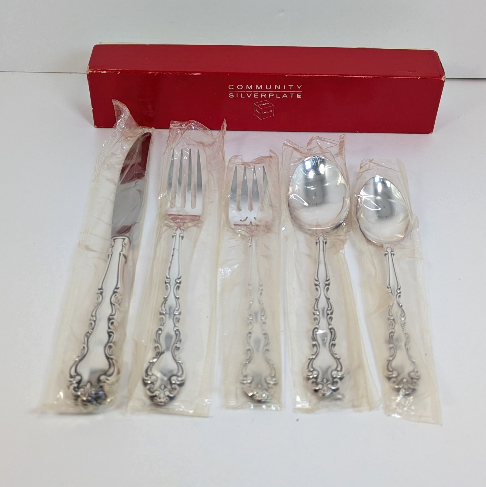 Community Silverplate Modern Baroque Place Setting 5 Pc Vtg Oneida Flatware NEW