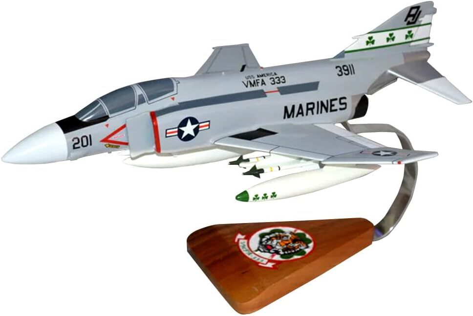 USMC McDonnell Douglas F-4 Phantom II VMFA-333 Desk Top 1/48 Model SC Airplane