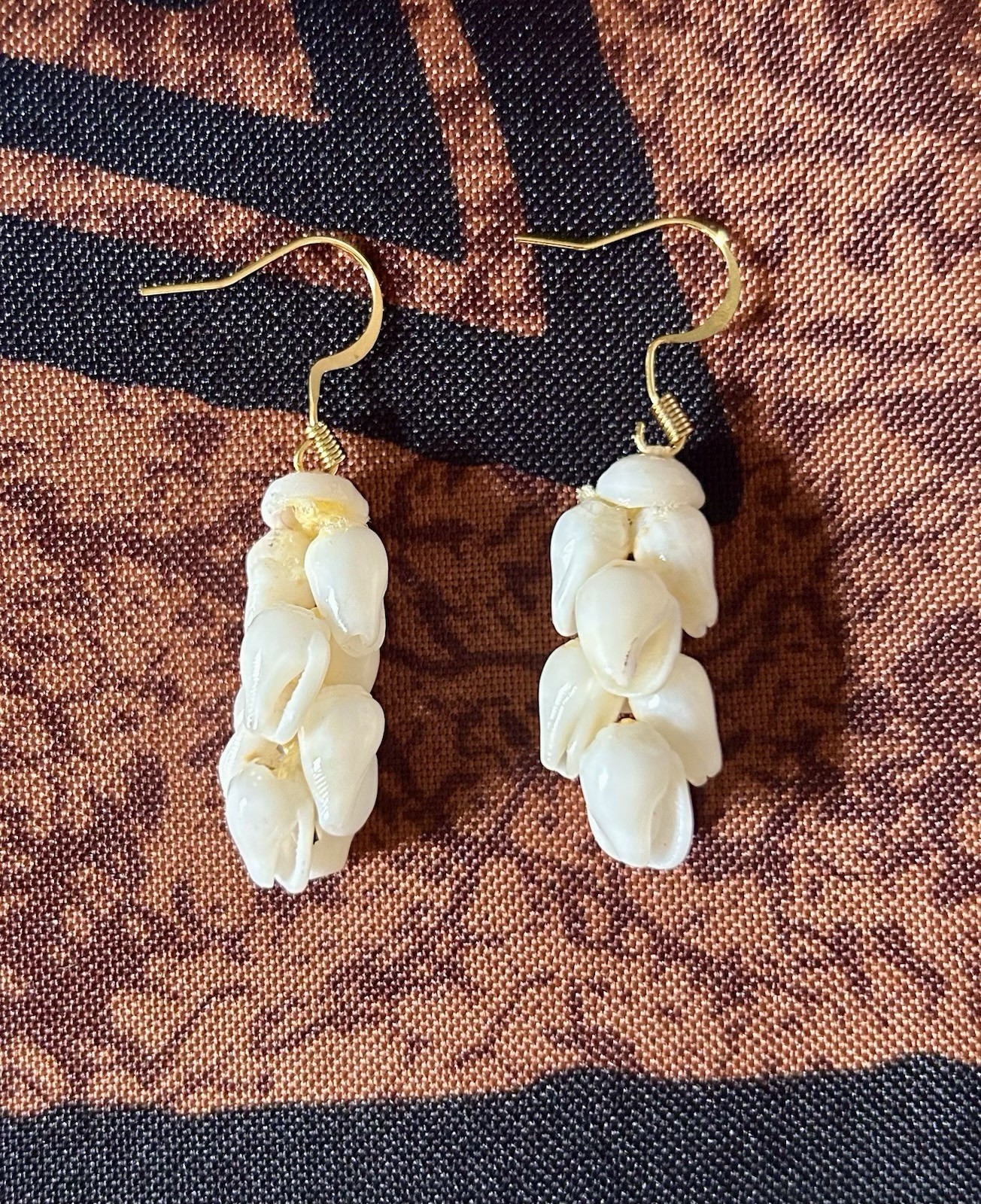 100% Hawaiian Alilea Shell Earrings 1.25” Long