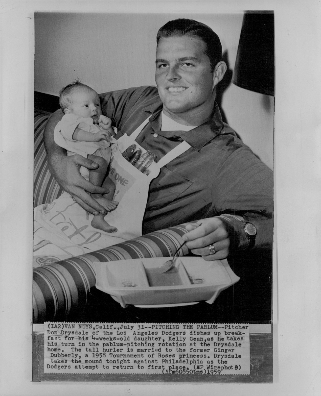 1959 Don Drysdale LA Dodgers Pitcher & Daughter Wire Photo