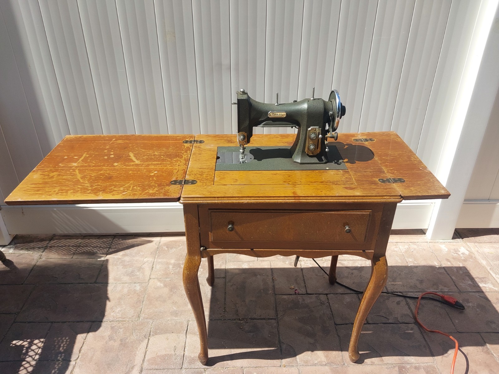 Vintage White ROTARY Model 77-196832 Sewing Machine in Cabinet.1948-1954.