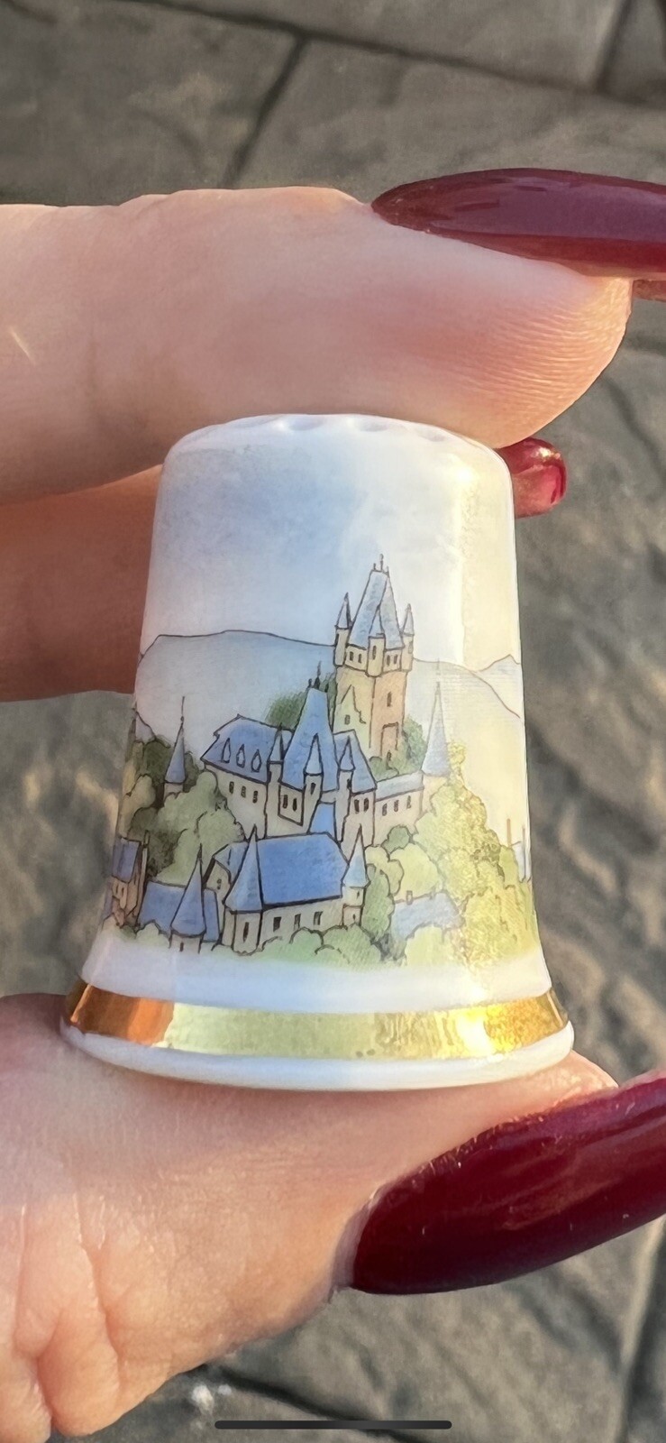 Vintage TCC Thimble - SCHIRNDING PORZELLAN \'Reichsburg Castle\' GERMANY