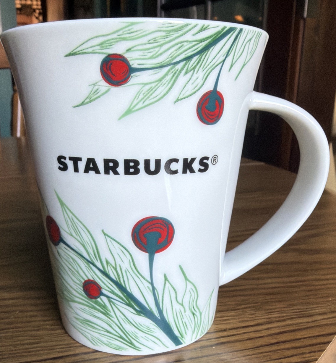 Starbucks 2020 Christmas Holiday Coffee Mug Cup 10 oz Holly Berries