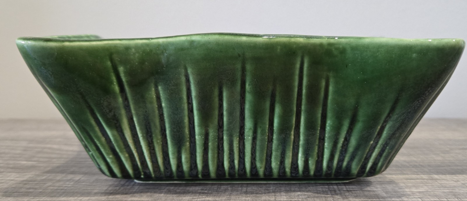 VINTAGE GREEN GLAZED CERAMIC PLANTER UPCO MID CENTURY ART POTTERY SCALLOPED 1 LB
