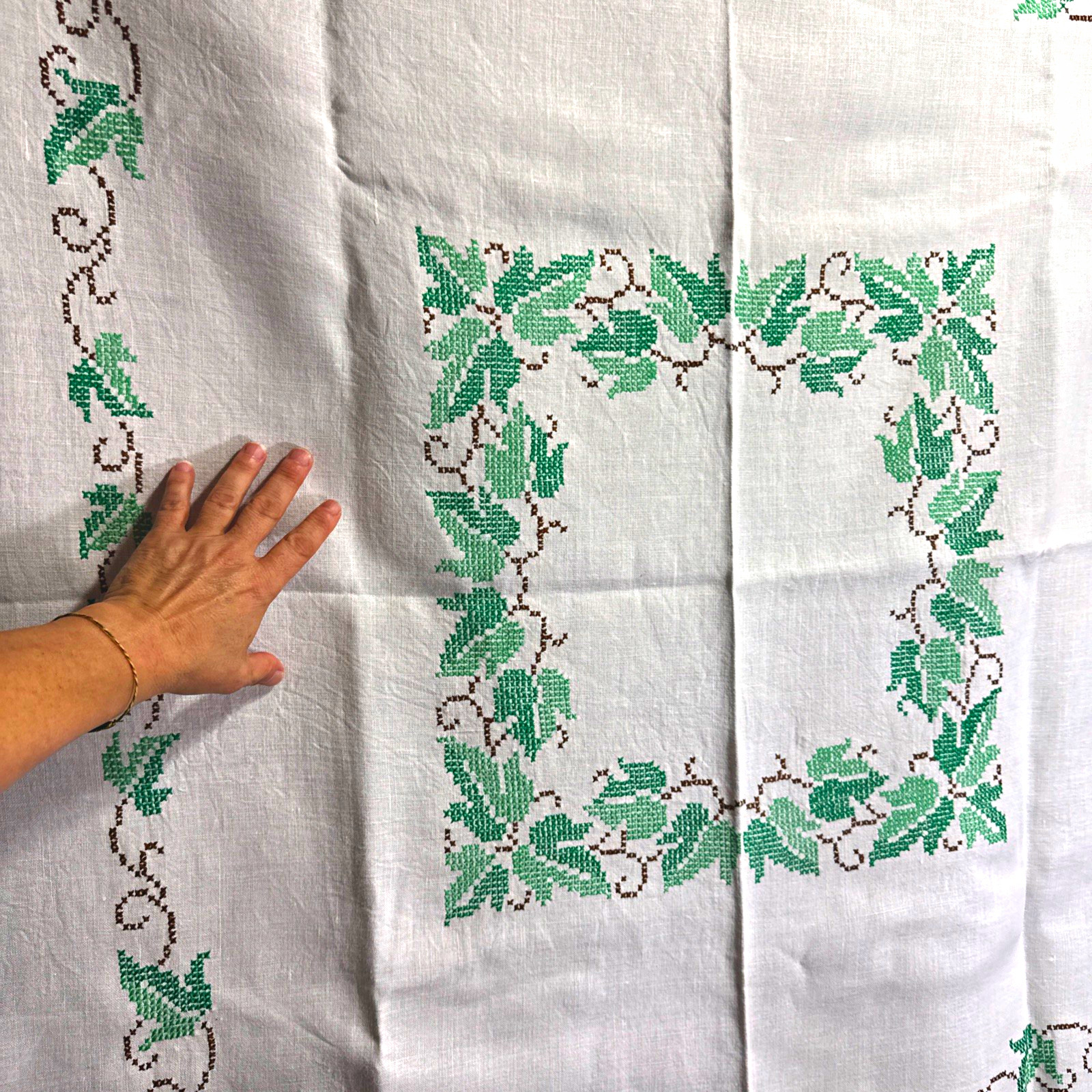 Vintage 1940 Linen Embroidered Cross Stitch Tablecloth 46