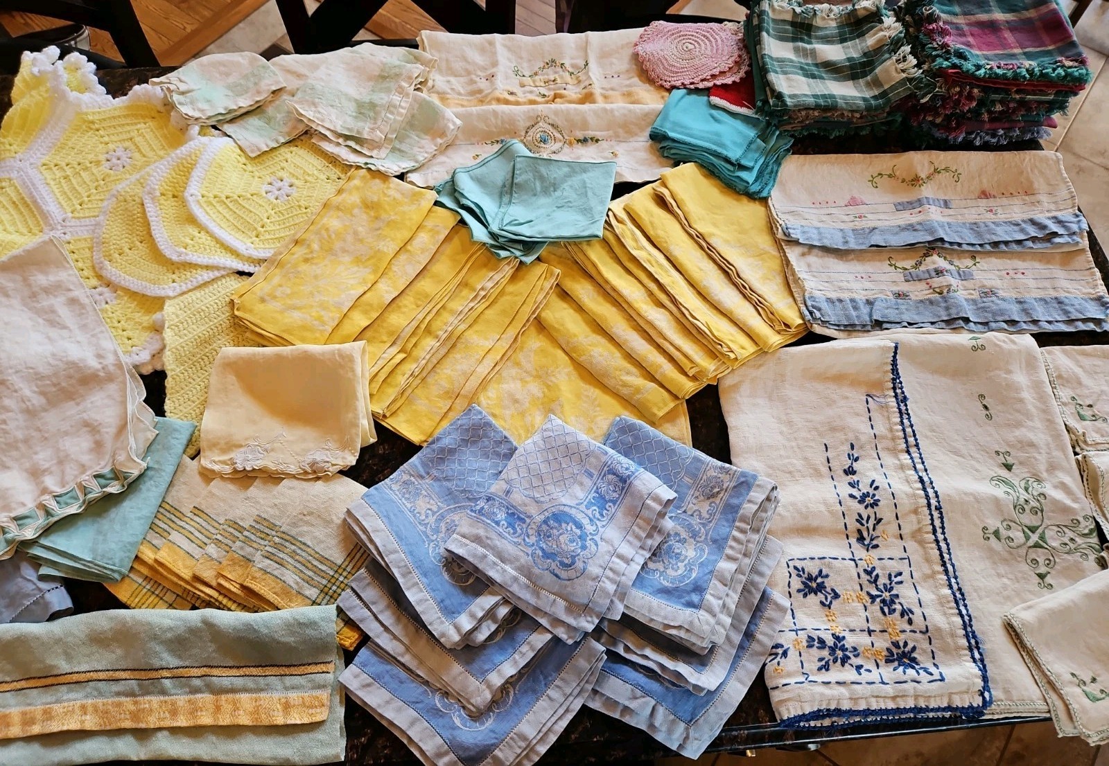 Vintage Lot Of 96 Linens, Colors, Table Clothes Placements Napkins Towels 