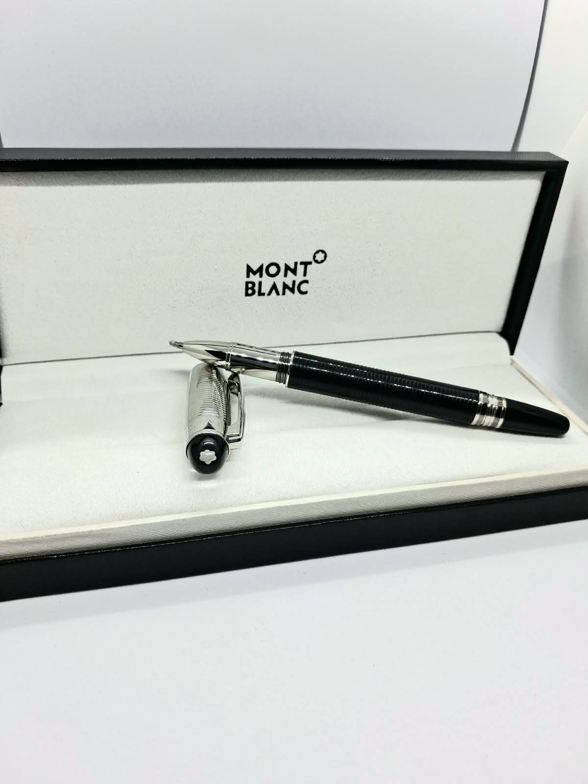 Montblanc Meisterstück Solitaire Doué Black Rubber/ Resin Rollerball Pen
