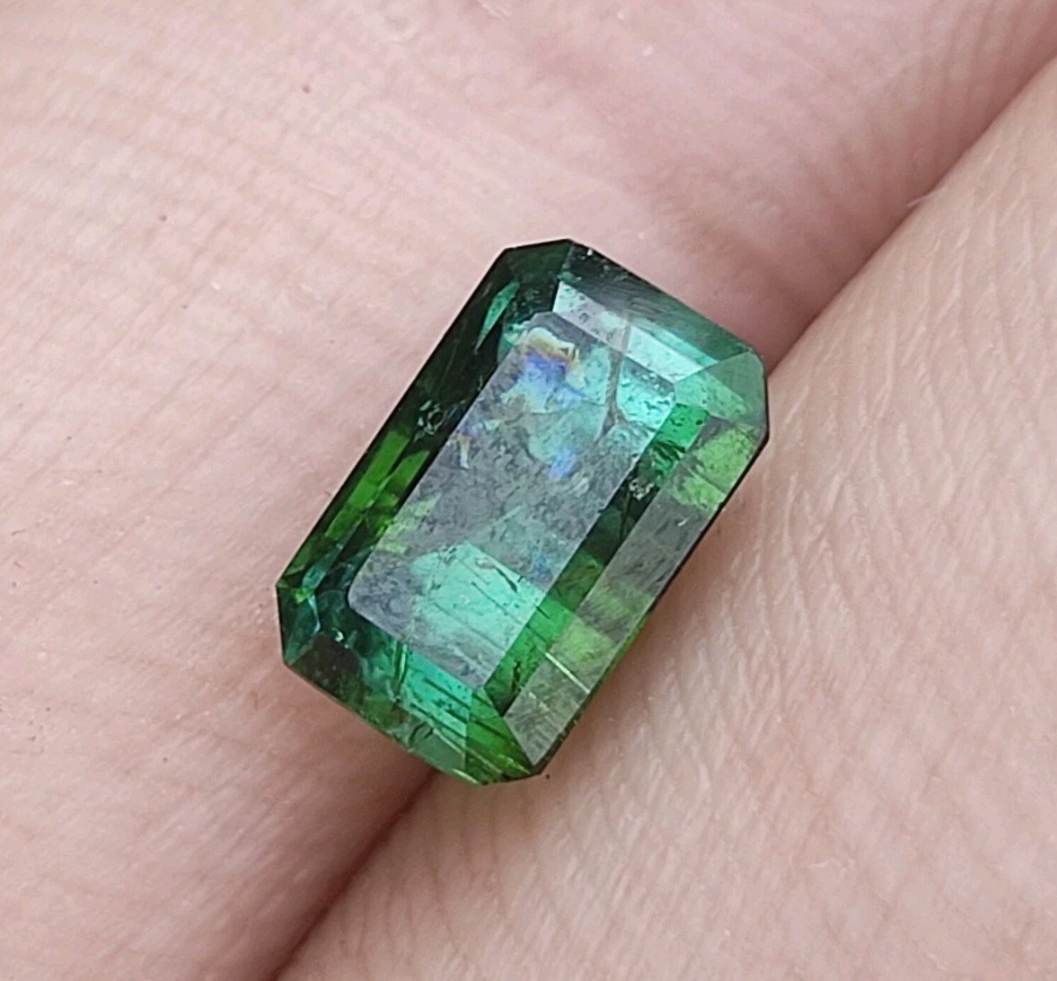 2 ct Stunning Green Tourmaline Gemstone With Rainbow Inclusion - Cushion Cut 