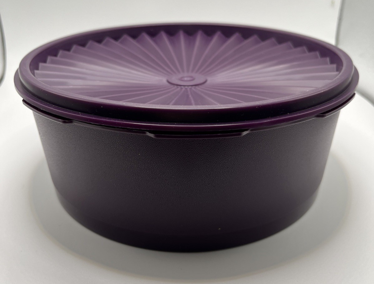 Tupperware Purple plum 7.5 cup 8